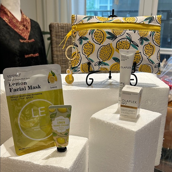 Ipsy Lemon Cosmetic Pouch/Keychain 7”x4.5” & Lemon Mask/Hand Cream/Olaplex New - Picture 1 of 8